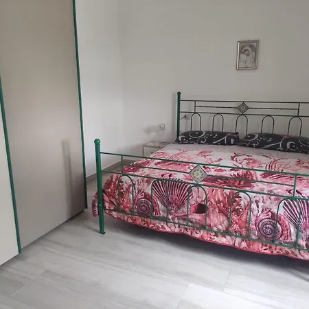 Anna E Mary Apartman Paestum